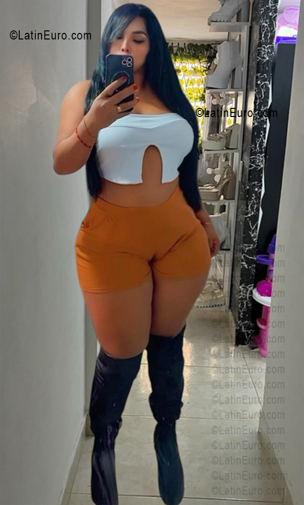 Date this hot Colombia girl Jhoana from Medellin CO33722