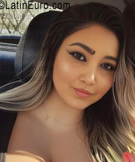 Date this happy Colombia girl Jeniret from Bogota CO33729