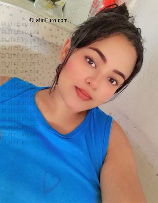 Date this happy Colombia girl Dulce from Barranquilla CO33737