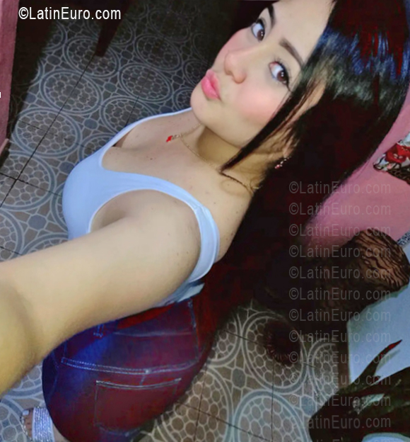 Date this sultry Venezuela girl Yosmar from Caracas VE5686