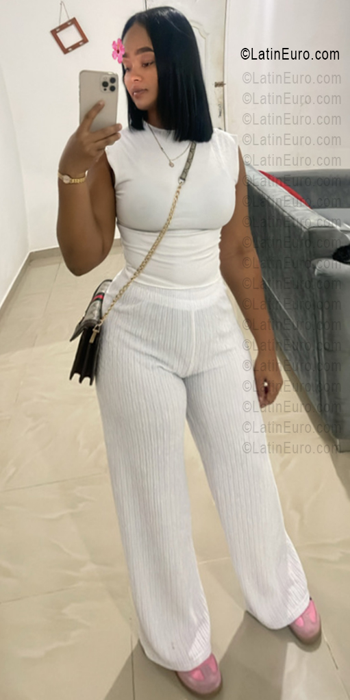 Date this foxy Dominican Republic girl Nicole from San Juan DO56452