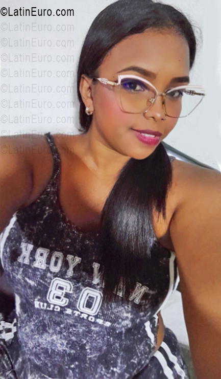 Date this lovely Venezuela girl Yuri from Aragua VE5696