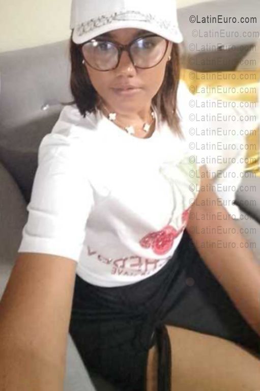 Date this passionate Dominican Republic girl Mary from Santo Domingo DO56469