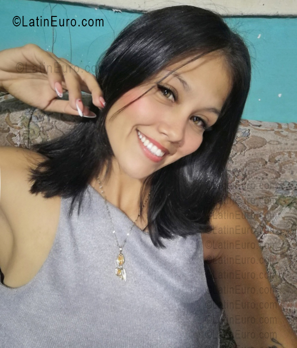 Date this lovely Venezuela girl Joselin from Caracas VE5697