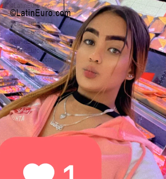 Date this georgeous Dominican Republic girl Stephanie from Santo Domingo DO56511