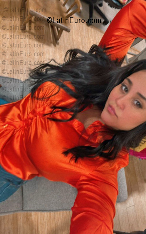 Date this gorgeous Dominican Republic girl Elizabeth from Santo Domingo DO56535