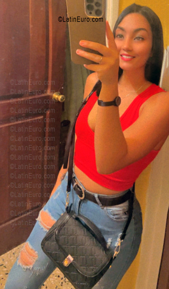 Date this beautiful Dominican Republic girl Nicole from Santo Domingo DO56590