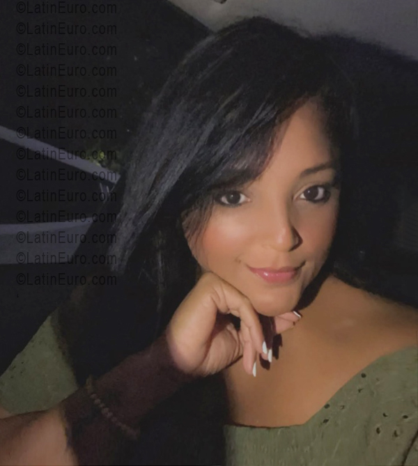 Date this good-looking Dominican Republic girl Yinet from Santo Domingo DO56607