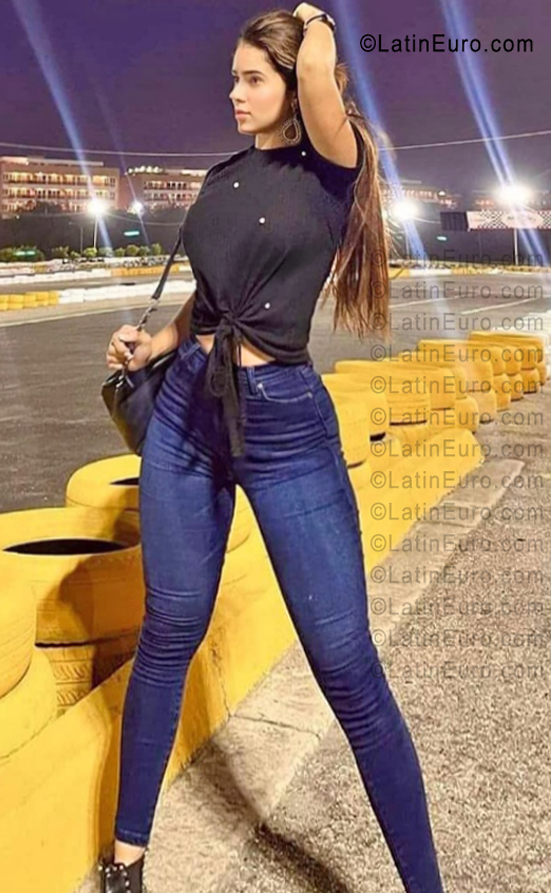 Date this foxy Venezuela girl Migde from Caracas VE5715