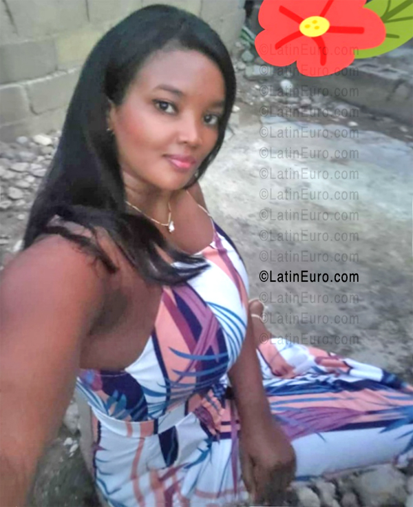 Date this young Dominican Republic girl Valeryn from Santo Domingo DO56646