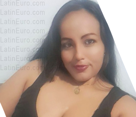 Date this nice looking Colombia girl Sandra from Cali CO33781