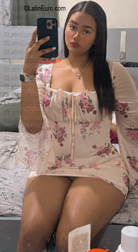 Date this beautiful Dominican Republic girl Alondra from Santo Domingo DO56672