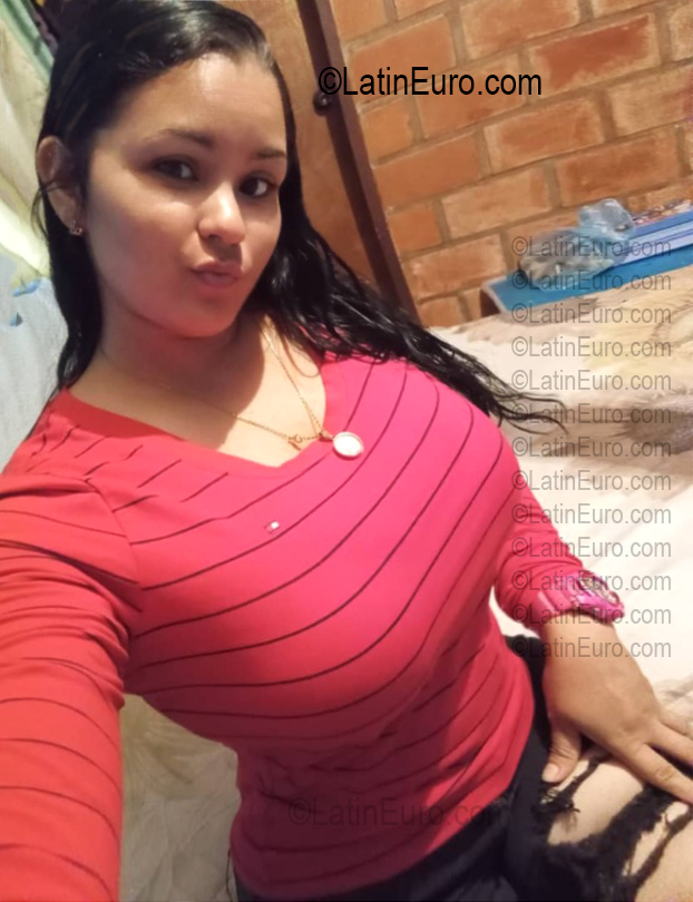 Date this sensual Venezuela girl Yolin from Caracas VE5724