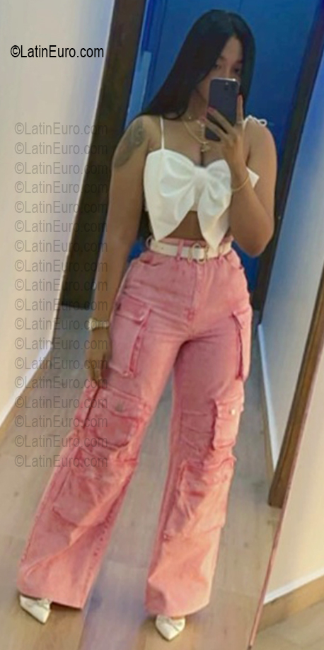 Date this pretty Dominican Republic girl Anyelins from Santo Domingo DO56721