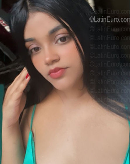 Date this beautiful Dominican Republic girl Dairiany from Tenares DO56744