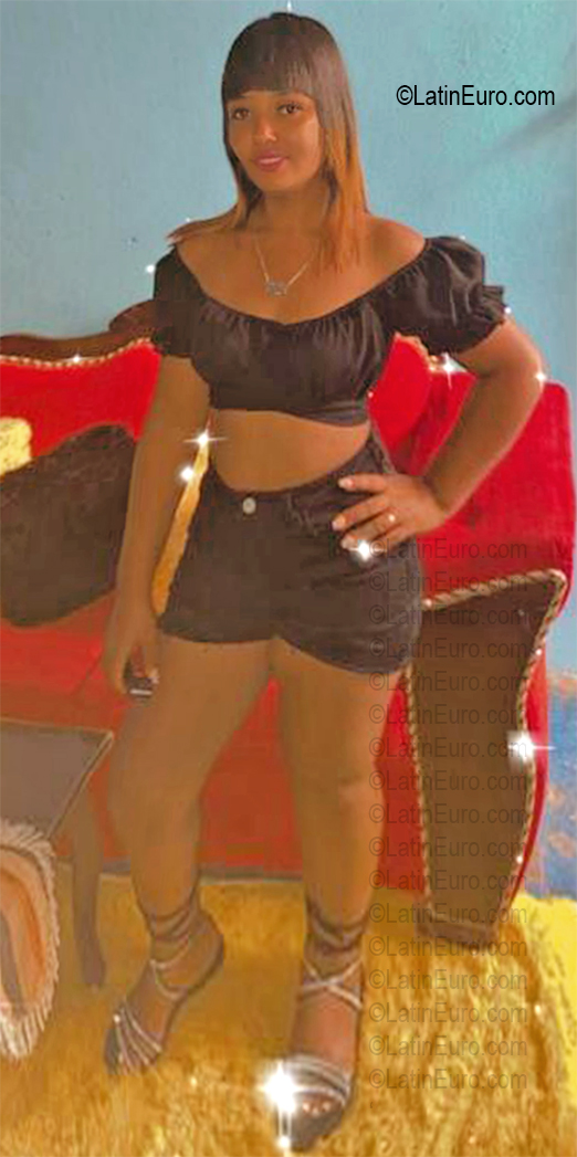 Date this attractive Dominican Republic girl Delia from Santo Domingo DO56754