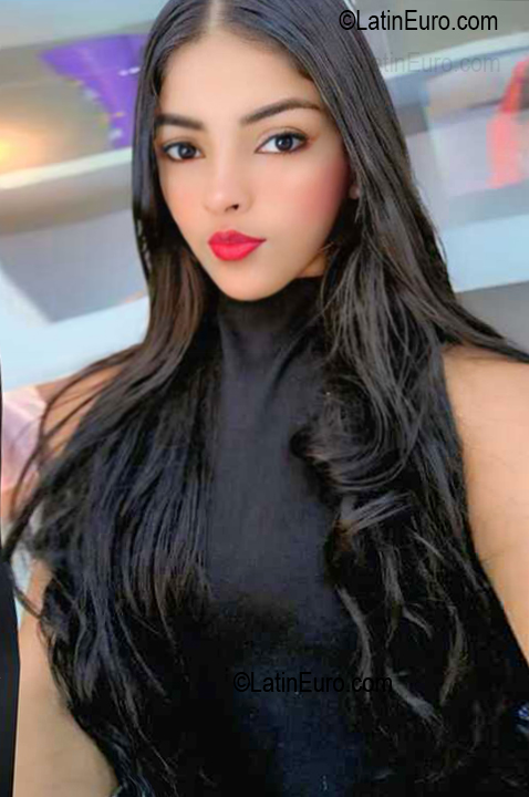 Date this beautiful Venezuela girl Aurora from Barcelona VE5729