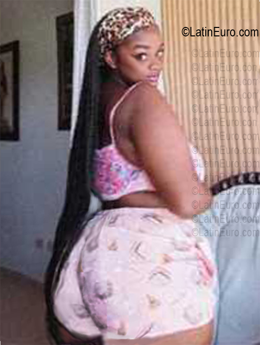 Date this foxy Dominican Republic girl Sihara from Santo Domingo DO56866