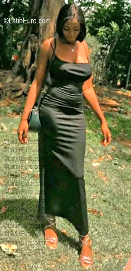 Date this foxy Dominican Republic girl Yaslin from Santo Domingo DO56914