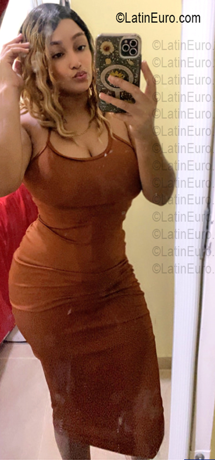 Date this voluptuous Dominican Republic girl Azalia from Santo Domingo DO56929