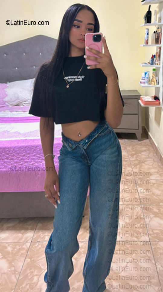 Date this sultry Dominican Republic girl Julia from Santo Domingo DO56978