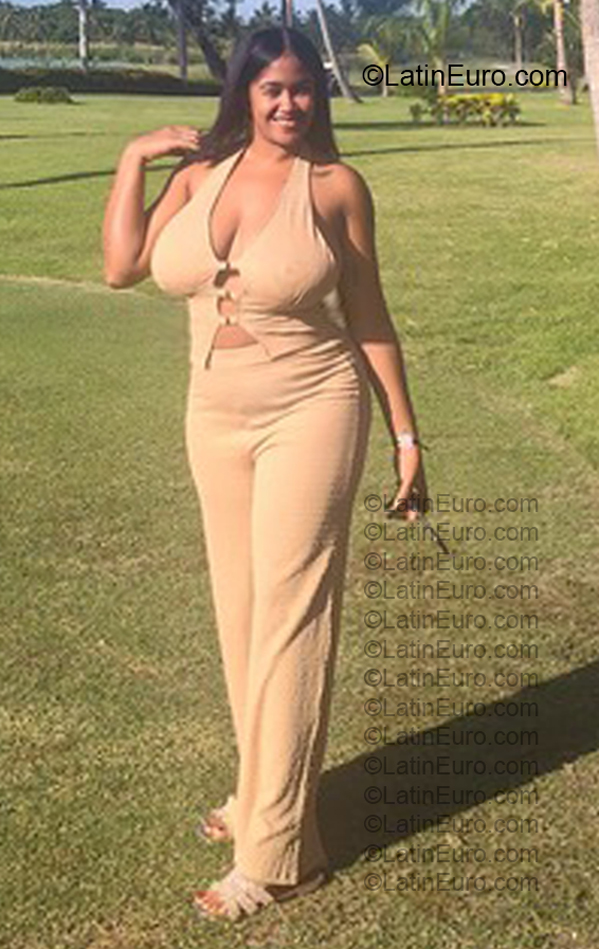 Date this sultry Dominican Republic girl Paola from Santo Domingo DO57010