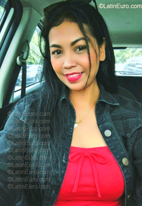 Date this happy Venezuela girl Lia from Caracas VE5752