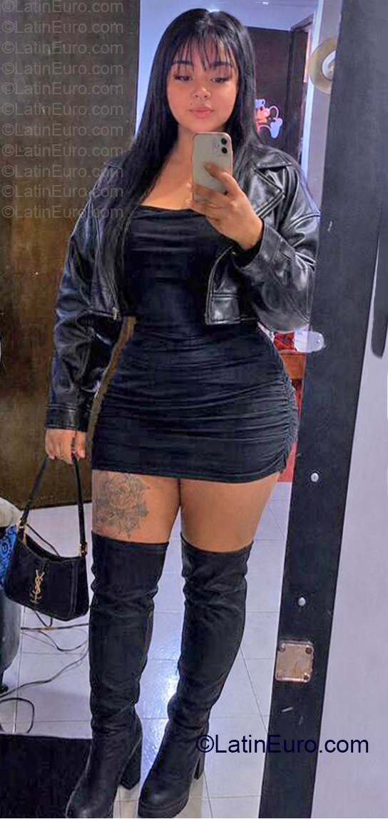 Date this tall Colombia girl Alejanra from Bogota CO33890