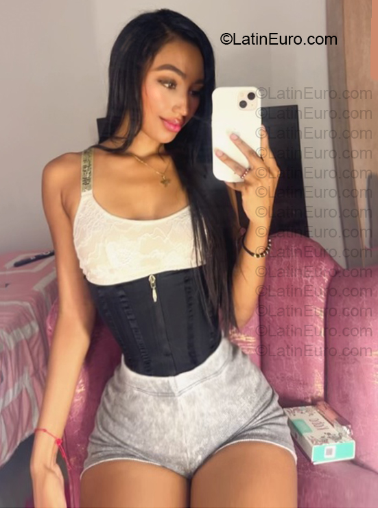 Date this foxy Colombia girl Diana from Cali CO33891