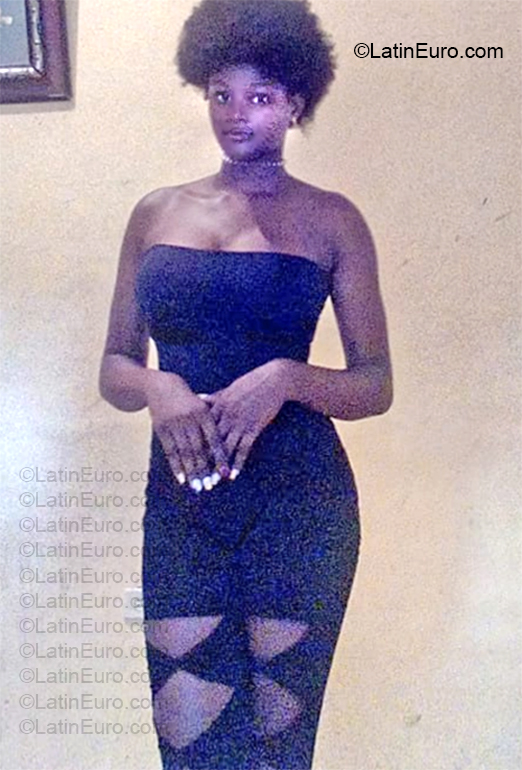 Date this pretty Dominican Republic girl Woodnia from Santo Domingo DO57159