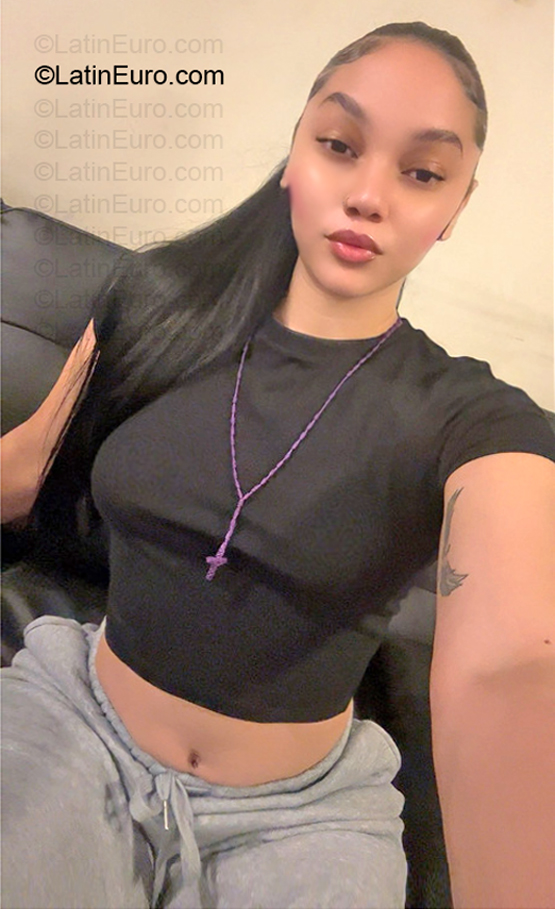 Date this young United States girl Lesley from New York US25778