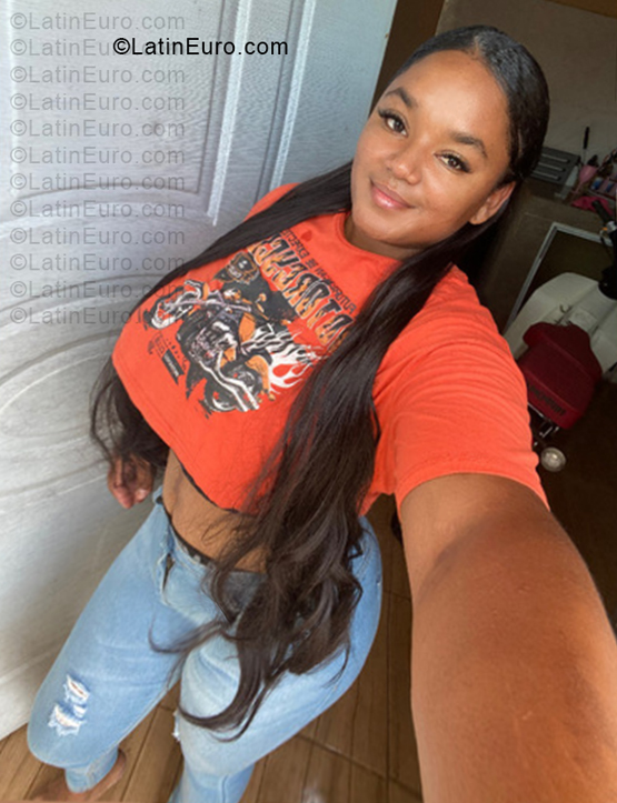 Date this fun Dominican Republic girl Alondra from Santo Domingo DO57320