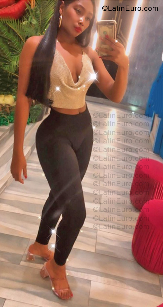Date this funny Dominican Republic girl Lesly from Santo Domingo DO57326