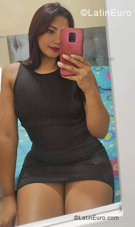 Date this young Colombia girl Nathalie from Cali CO33908