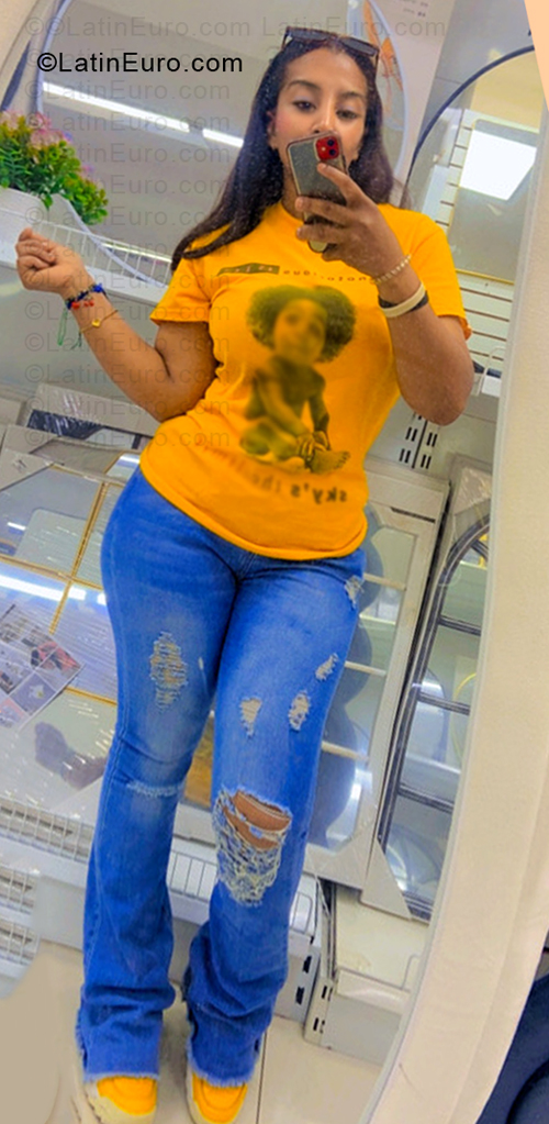 Date this happy Dominican Republic girl Yesenia from Santiago DO57330