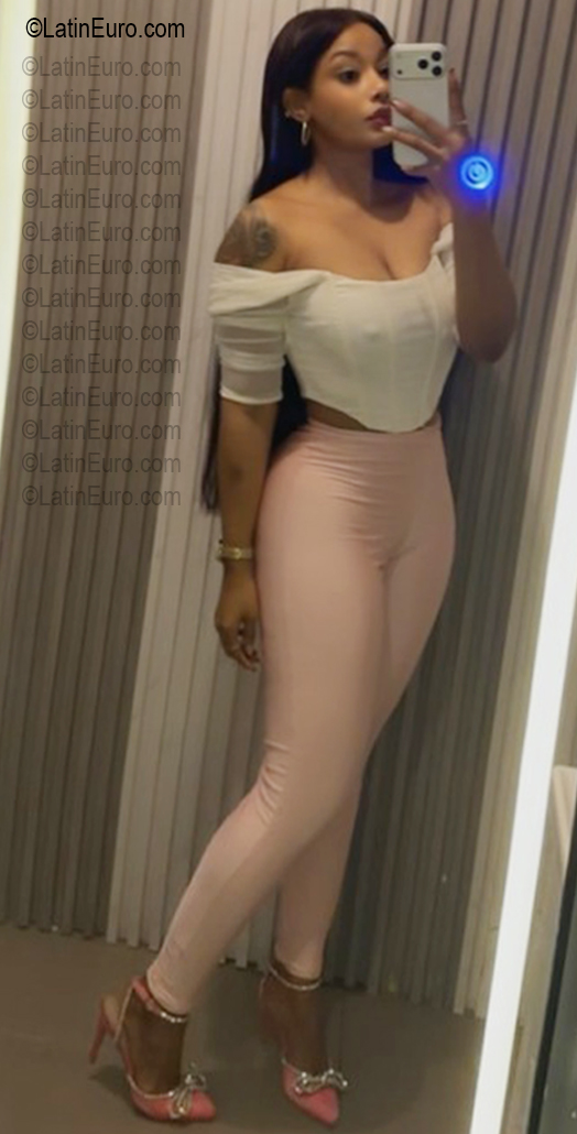 Date this sensual Dominican Republic girl Yelin from Santo Domingo DO57357