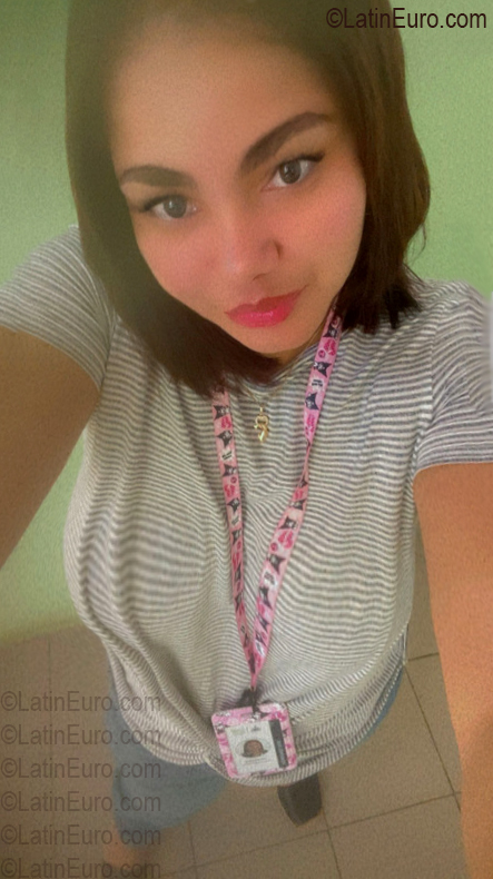Date this charming Dominican Republic girl Evelina from Santo Domingo DO57360